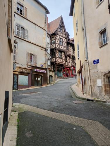 Hotelli välisilme, Duplex Center Thiers - Clermont-Ferrand - Lyon - Free Parking - Self-check-in in Thiers