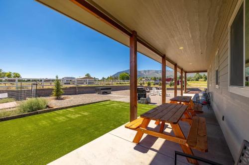Mountain View Country Farmhouse in Black Bill Park