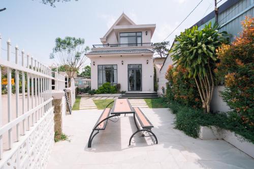 SMILE Villa by Bliss House, Ấp Xuân An
