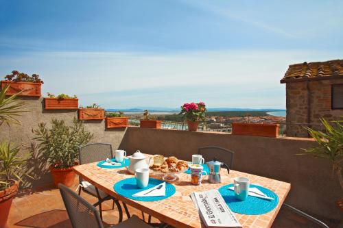 Four-Bedroom Apartment with Terrace and Sea View