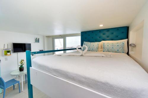 Superior Family Room image 10