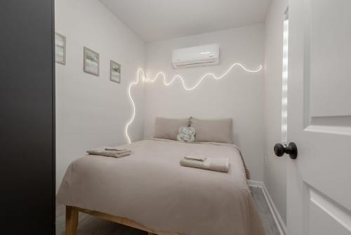 Spacious Tiny Home By Airport-Free Prkng-Fast WiFi Spacious Tiny Home By Airport-Free Prkng-Fast WiFi