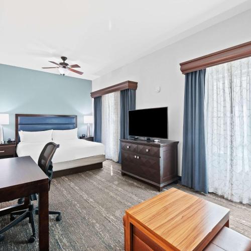1 king bed, 1 sofa bed