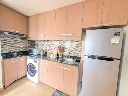 Spacious High Floor | Nana BTS | ★ Skyline Views ★ - image 10