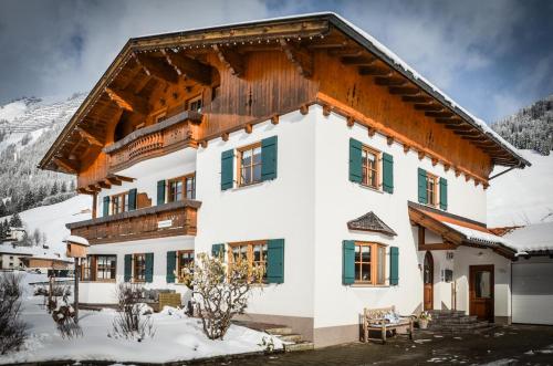 A szálláshely kívülről, Landhaus Bernhard in Holzgau