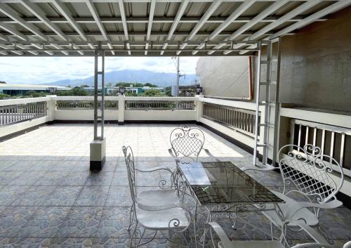 Erkély/terasz, RedDoorz @ Capitol View MC Inn Nueva Vizacaya in Solano