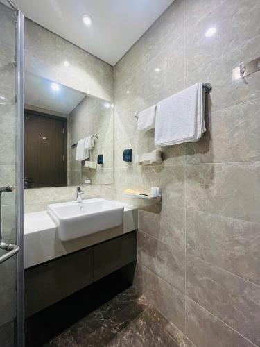 Skynest Vinhomes West Point Apartment 