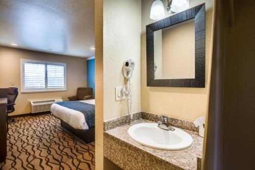 Americas Best Value Inn Richmond - image 5