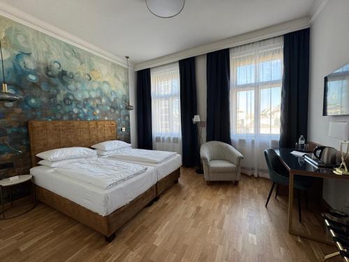 Deluxe Room - Double or Twin image 10