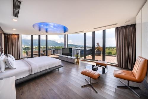 Cami Riverside Resort Da Nang near Ba Na Hills