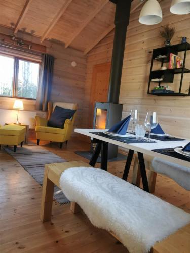 Stuga Mortbacken in Hajom