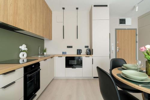 Comfortable Apartment with Air Conditioning by Renters Prestige - image 2