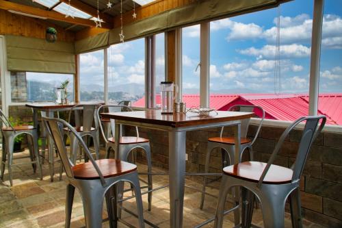 Hill Hideout Rooms & Suites - Prospect Hill