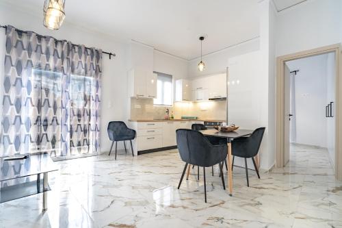 Elegant Apartment in Glyfada 2 Bdrms by MPS, Atene