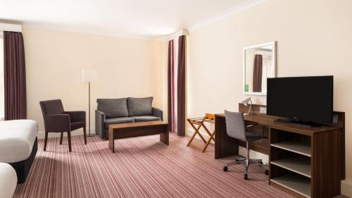 Holiday Inn Rotherham-Sheffield M1Jct.33 an IHG Hotel - image 3