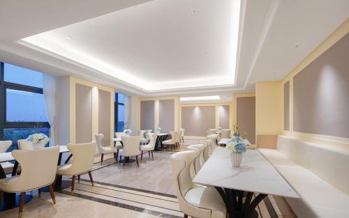 Vienna Hotel Chengdu Tianfu Airport Wanhui Center in Chengdu