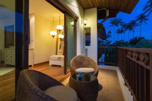 Erkély/terasz, Baan Fah Sai 4br Private Pool Near Bang Kao Beach near Samui Aquarium and Tiger Zoo