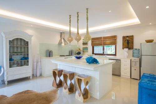 Konyha, Baan Fah Sai 4br Private Pool Near Bang Kao Beach near Samui Aquarium and Tiger Zoo