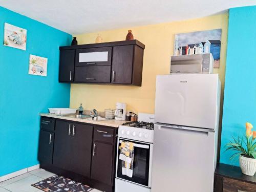 ห้องครัว, Cozy Isabela Retreat with Garden View in เกบราดีญัส