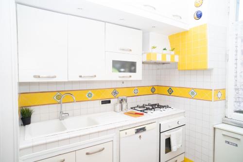 Retro apartment near Tiburtina and Metro B, Roma (foto 7)