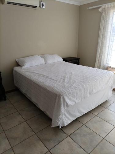 The WhiteHouse FarmHouse Overnight Stay in Modderrivier