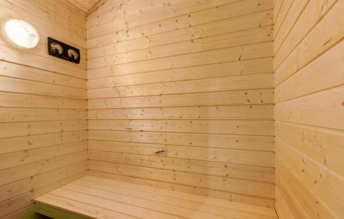 กิจกรรม, Stunning Home In Dronningmølle in ดรอนนิงเมิลเลอ