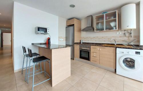 Køkken, 2 Bedroom Stunning Apartment In Moncofa in Moncofar