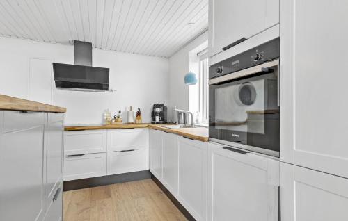 Kitchen, Beautiful Home In Haderslev With Sauna in Hejsager