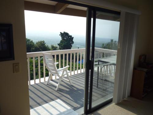 Kilátás, A Beautiful Edge of the World Bed & Breakfast in Captain Cook (HI)