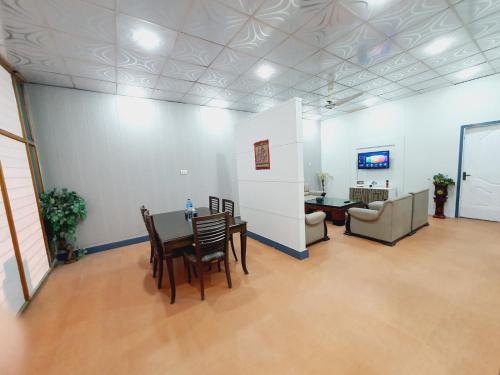 Instalaciones, Business Lodges Gujrat in Gujrat (Punjab)