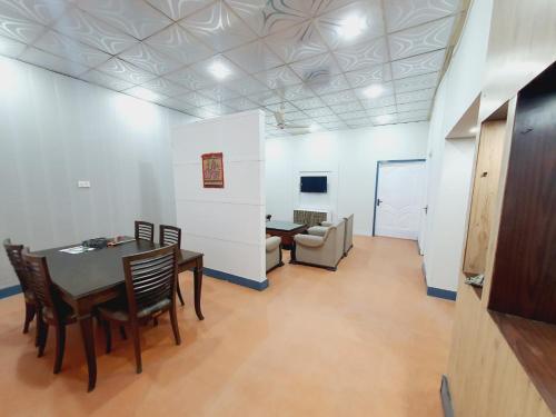 Instalaciones, Business Lodges Gujrat in Gujrat (Punjab)