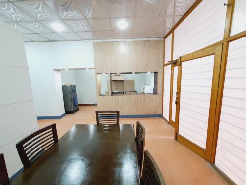 Cocina, Business Lodges Gujrat in Gujrat (Punjab)