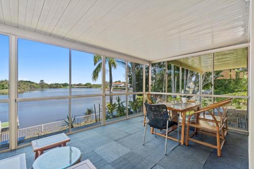 Island Waters Escape in Clear Island Waters