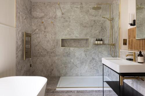 Pine Trees Hotel Pitlochry - image 2