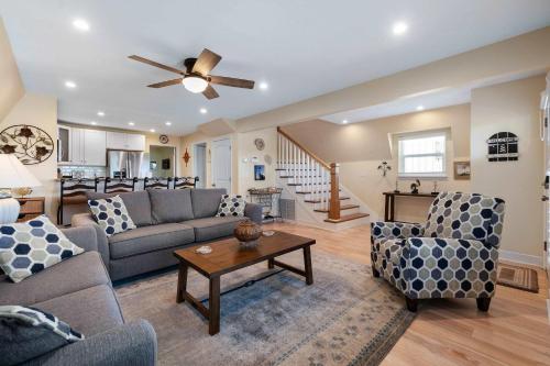 Lighthouse Loft l Marshfront l Walk to Downtown in Anastasia