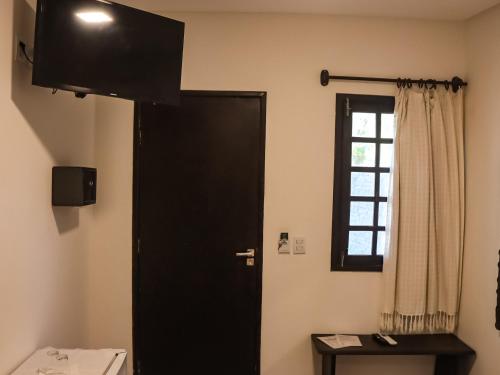 Economy Double Room image 4