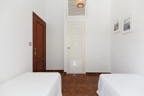 Three-Bedroom Townhouse image 10