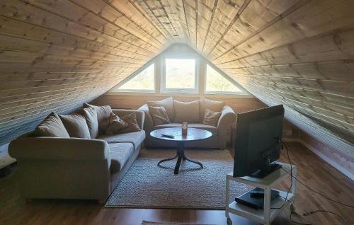 1 Bedroom Amazing Apartment In Stord in Лаєрвік