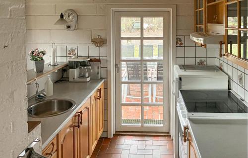 Kitchen, Stunning Home In Øster Assels With Wifi in Sillerslev