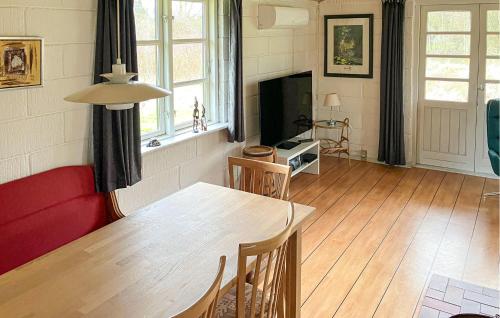 Stunning Home In Øster Assels With Wifi in Sillerslev