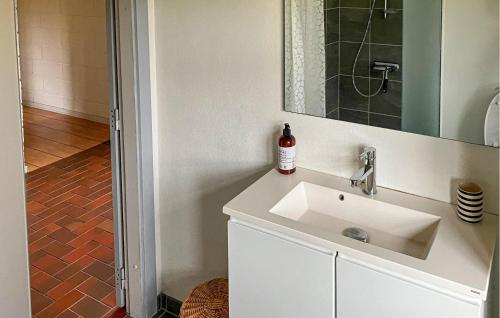 Bathroom, Stunning Home In Øster Assels With Wifi in Sillerslev