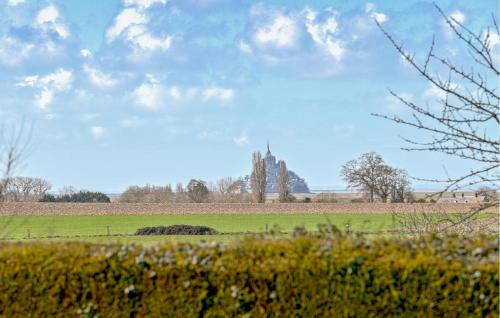 Unterkunft von außen, 4 Bedroom Awesome Home In Courtils in Ducey