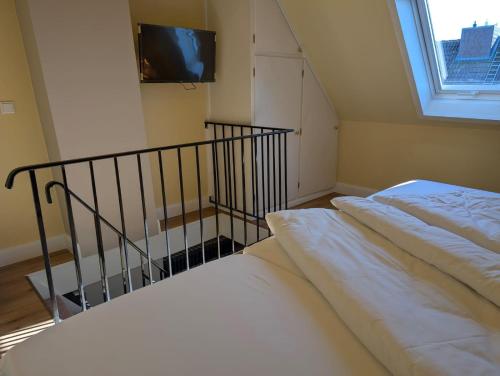 Holiday Home with bathroom image 10