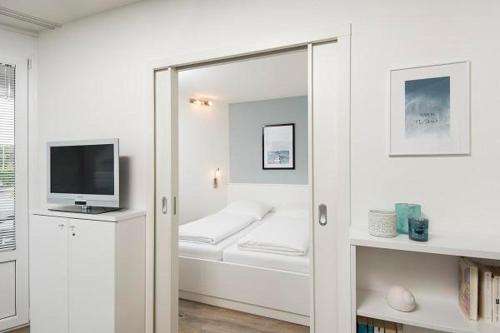 One-Bedroom Apartment image 5