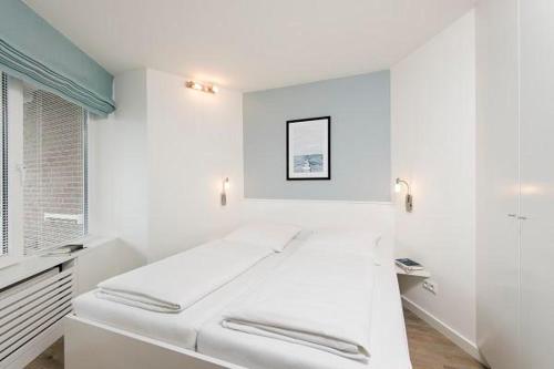 One-Bedroom Apartment image 4