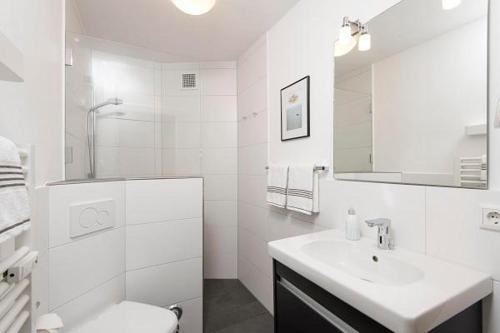 One-Bedroom Apartment image 2