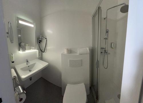Standard Single Room image 3