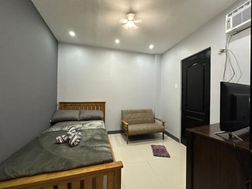 K and R Apartment Fully Furnished Home with Balcony, Carcar (photo 4)