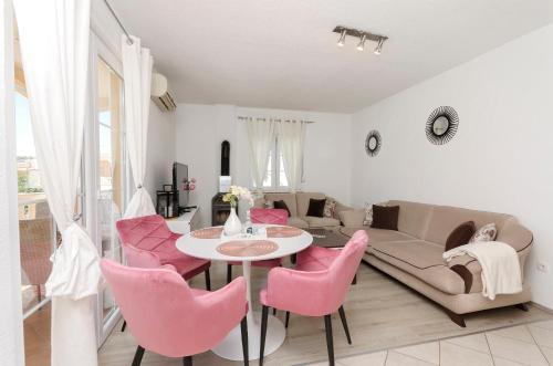 One-Bedroom Apartment - First Floor room in Apartments Ani