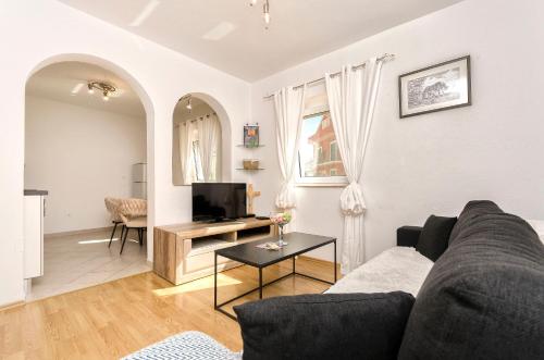 One-Bedroom Apartment with Terrace image 8